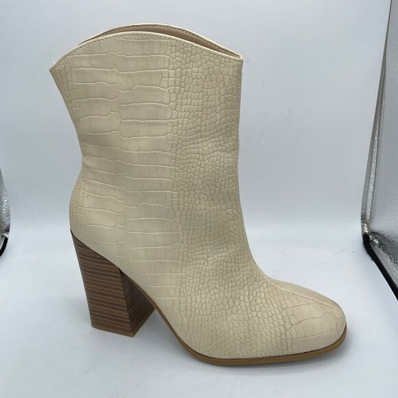 Journee Collection Womens Western Boots Size 7.5 Cowboy Ivory Ankle Boots New - Picture 6 of 14